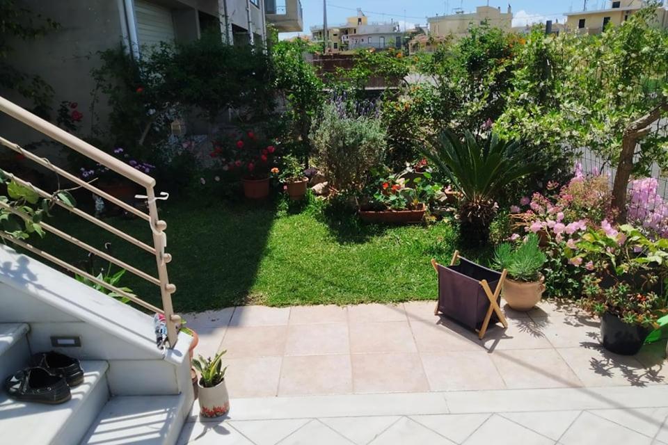 شقة Xrysa'S Garden Mesolóngion المظهر الخارجي الصورة